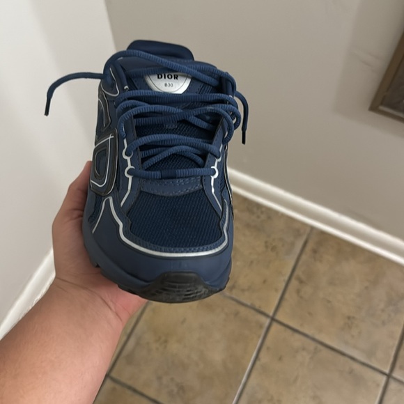 Selling some b30s dark blue used not that much - Picture 2 of 4